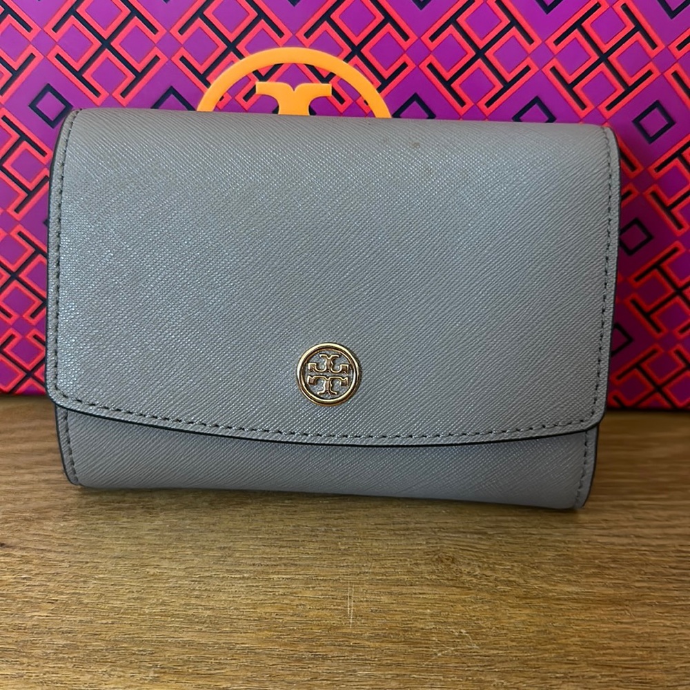 Authentic Tory Burch Robinson trifold wallet